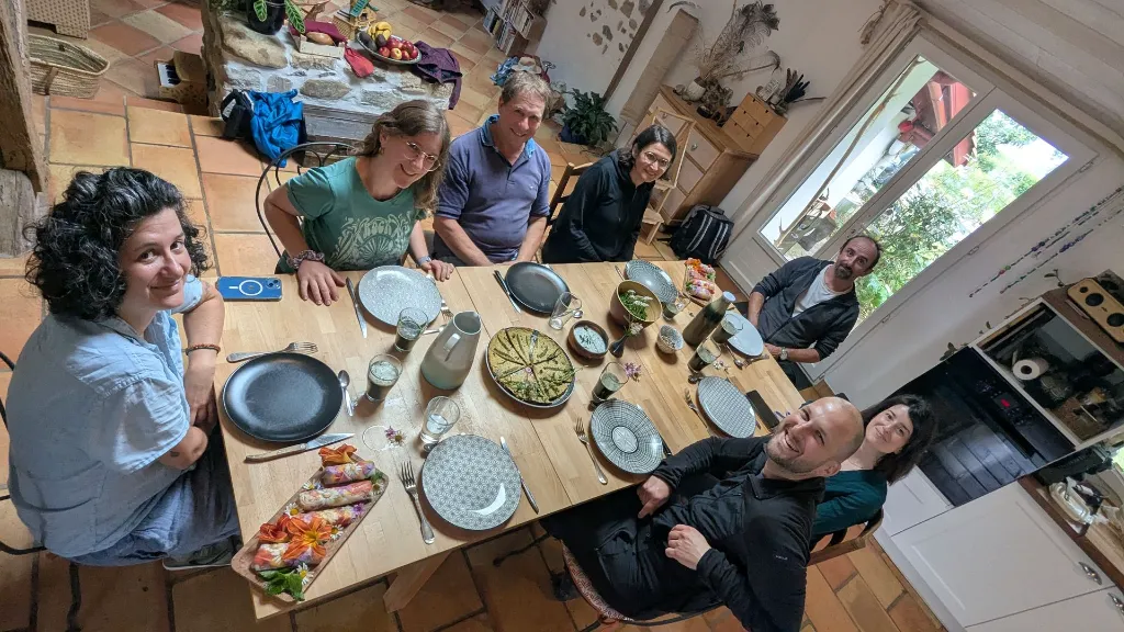 A table cuisine sauvage.webp